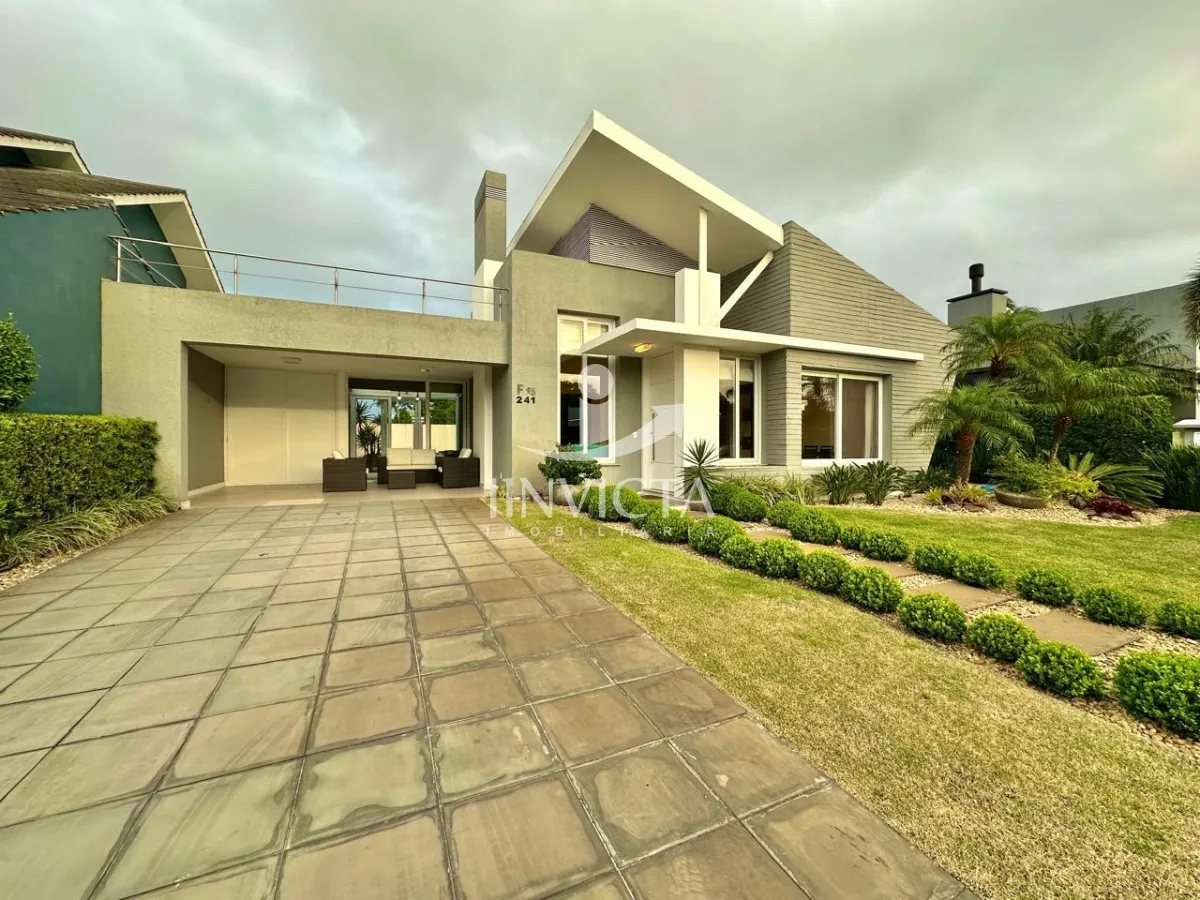 Casa com 03 Suítes À Venda no Condomínio Condado em Capão da Canoa. — foto 1