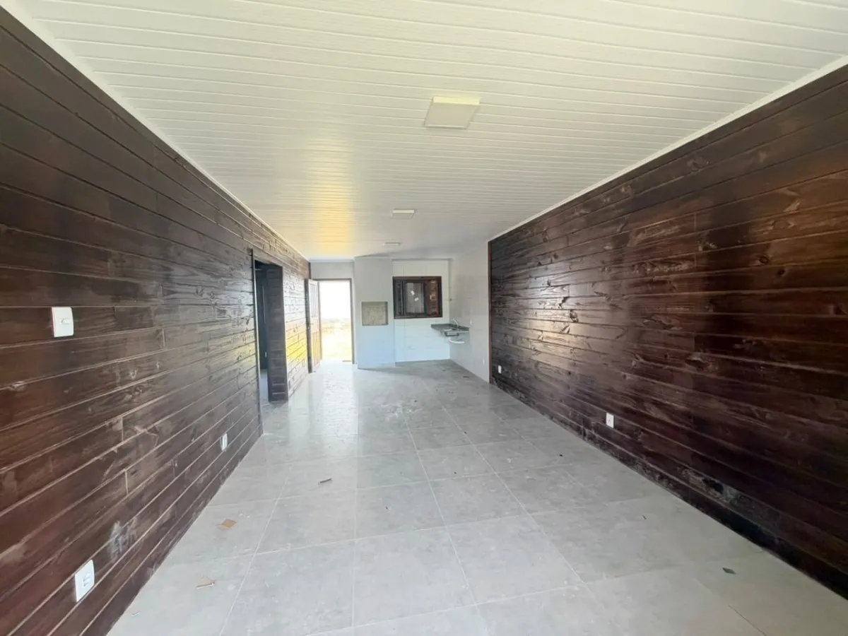 Casa com 02 Dormitórios Disponível para Aluguel Anual no Bairro Araçá — foto 1