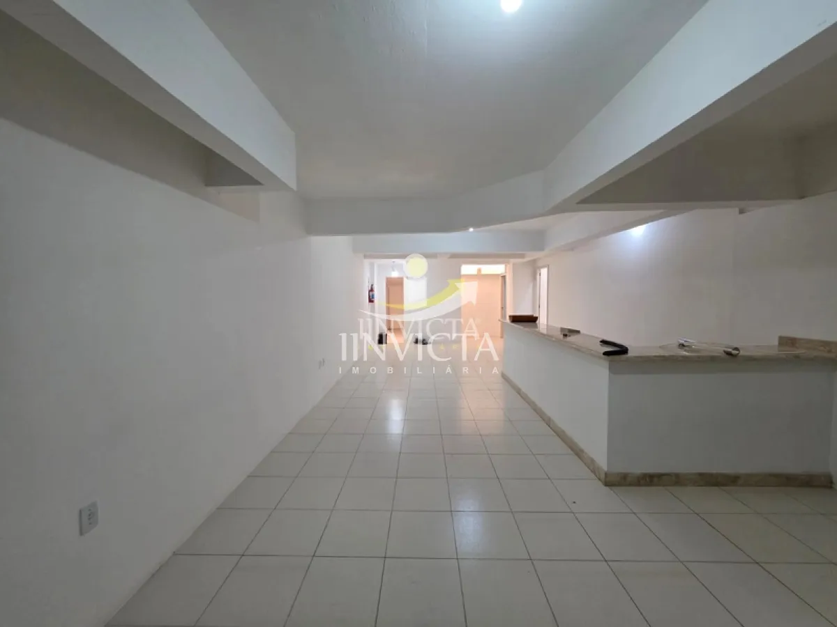 Sala Comercial Disponível para Aluguel Anual no Centro de Capão da Canoa. — foto 1