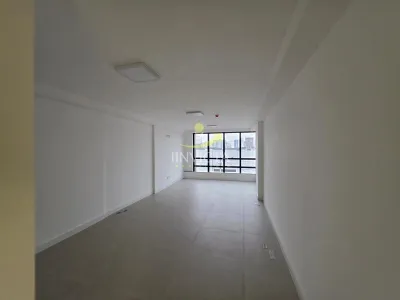Sala Disponível para Aluguel Anual em Prédio Comercial no Bairro Zona Nova. — foto 2