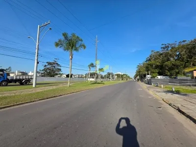 Loja Disponível para Aluguel Anual na Avenida Central de Atlântida. — foto 3