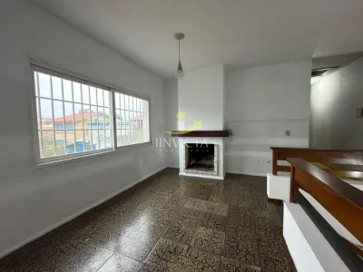 Sobrado com 03 Dormitórios Disponível para Aluguel Anual no Centro de Capão da Canoa. — foto 4