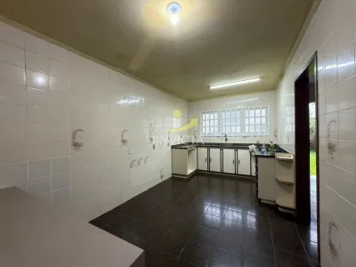 Sobrado com 03 Dormitórios Disponível para Aluguel Anual no Centro de Capão da Canoa. — foto 5