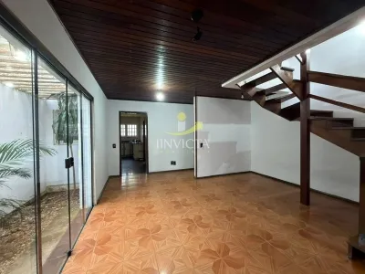 Sobrado com 03 Dormitórios Disponível para Aluguel Anual no Centro de Capão da Canoa. — foto 3