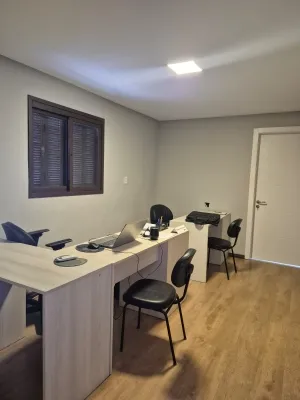 Casa Comercial Disponível para Aluguel Anual no Centro de Capão da Canoa. — foto 4