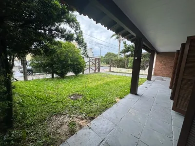 Casa 03 Dormitórios Disponível para Aluguel Anual no bairro Zona Nova — foto 2