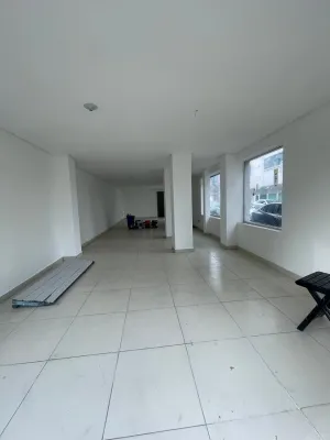 Loja de Esquina Disponível para Aluguel Anual no Centro de Capão da Canoa. — foto 2