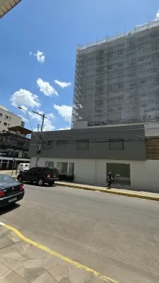 Loja de Esquina Disponível para Aluguel Anual no Centro de Capão da Canoa. — foto 3