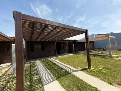 Sobrado em Bairro em Araçá