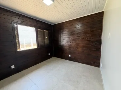 Casa com 02 Dormitórios Disponível para Aluguel Anual no Bairro Araçá — foto 3
