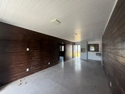 Casa com 02 Dormitórios Disponível para Aluguel Anual no Bairro Araçá — foto 2