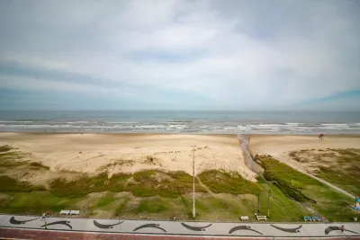 Apartamento de 4 dormitórios Beira Mar de Capão da Canoa — foto 2