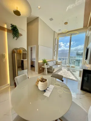 Apartamento de 2 Dormitórios, Mobiliado e Decorado no Bairro Navegantes / Capão da Canoa — foto 2