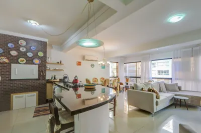 Apartamento com 3 dormitórios em Centro