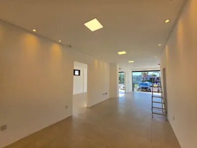 Loja Disponível para Aluguel Anual no Centro de Xangri-lá. — foto 2