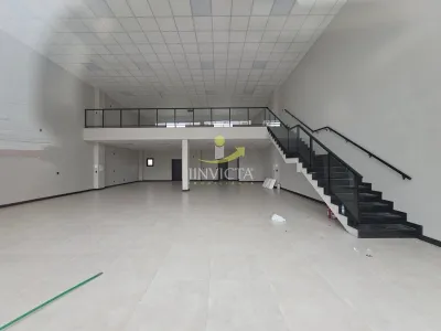 Loja Disponível para Aluguel Anual na Av. Paraguassú em Capão Novo — foto 2