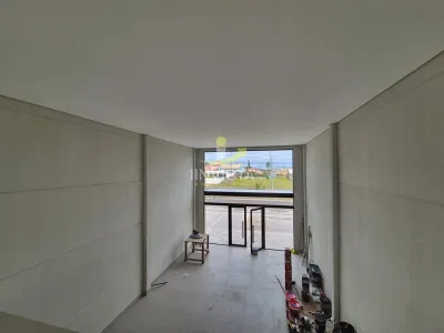 Loja Disponível para Aluguel Anual na Avenida Paraguassú em Xangri-lá. — foto 4