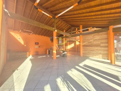 Loja de Esquina medindo 450m² na Avenida Paraguassú disponível para locação anual. — foto 2