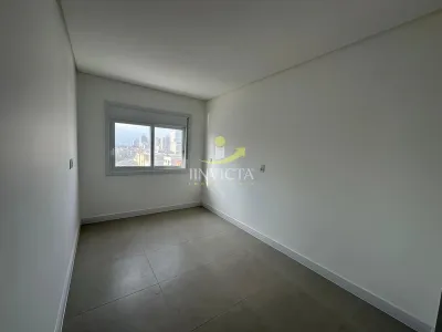 Apartamento 2 Dormitórios Mobiliado para Aluguel Anual no Bairro Centro em Capão da Canoa — foto 3