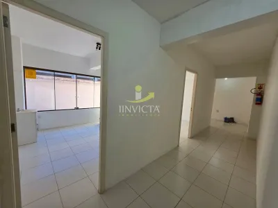 Sala Comercial Disponível para Aluguel Anual no Centro de Capão da Canoa. — foto 3