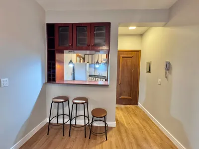 Apartamento 2 Dormitórios, Mobiliado à Venda, No Bairro Centro / Capão da Canoa — foto 3