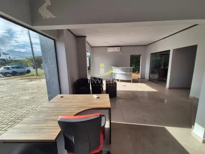 Casa Comercial Disponível para Aluguel Anual na Avenida Paraguassú em Atlântida. — foto 2